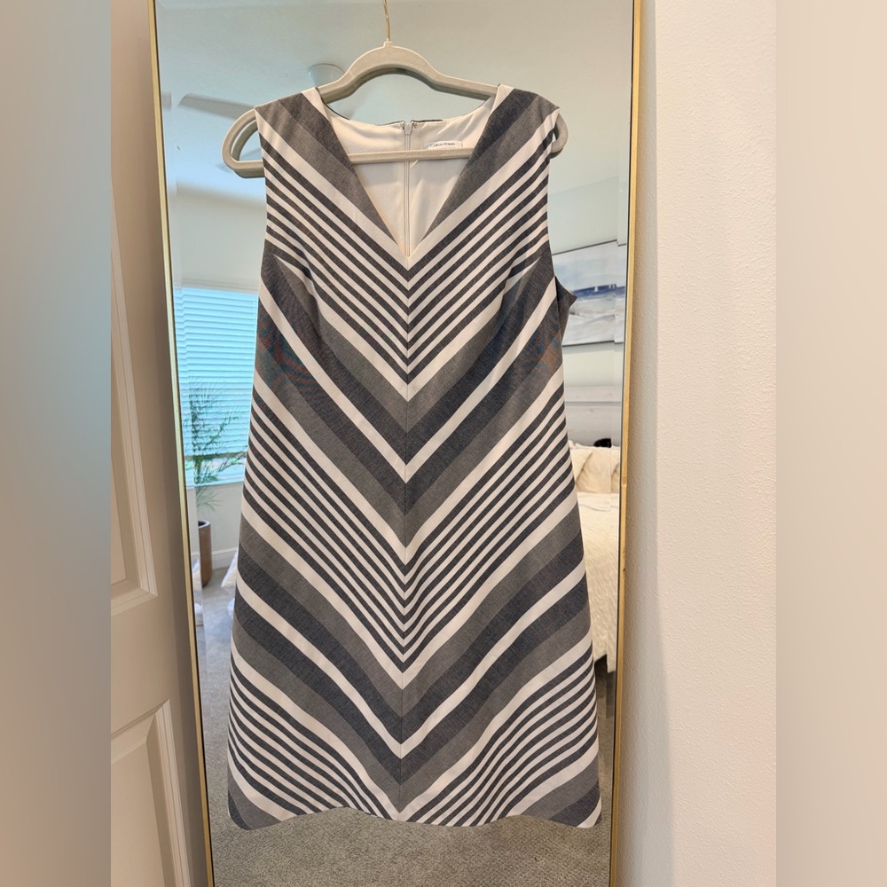 Calvin Klein Gray and White Chevron V-Neck Shift Dress